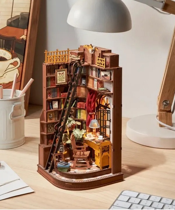 Imaginea produsului 'Puzzle 3D DIY Book Nook and Wonderland: Silent Corner Study'