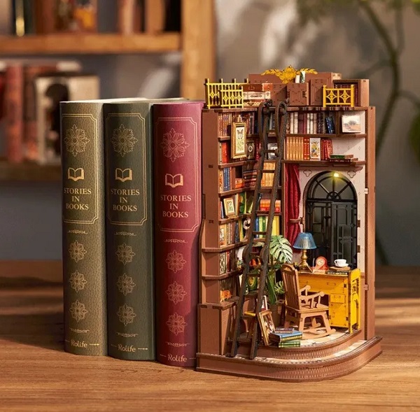 Imaginea produsului 'Puzzle 3D DIY Book Nook and Wonderland: Silent Corner Study'