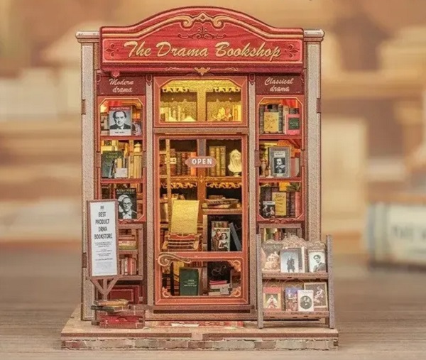 Imaginea produsului 'Puzzle 3D DIY Book Nook: The Drama Bookshop'