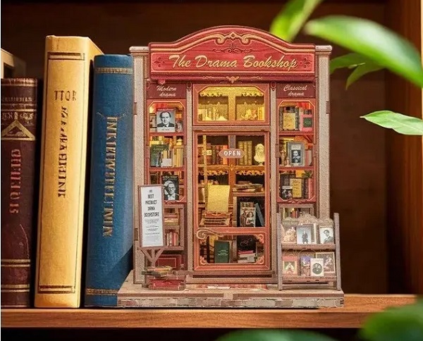 Imaginea produsului 'Puzzle 3D DIY Book Nook: The Drama Bookshop'