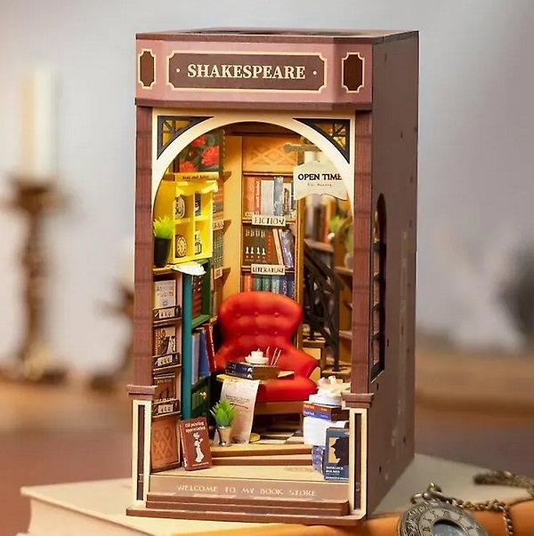 Imaginea produsului 'Puzzle 3D DIY Book Nook and Wonderland: Biblioteca lui Shakespeare'