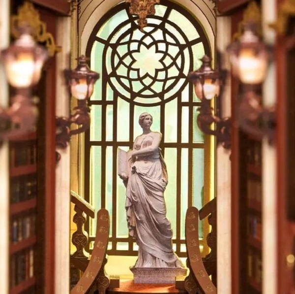 Imaginea produsului 'Puzzle 3D DIY Book Nook and Wonderland: Library of Wonders'