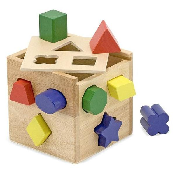 Shape sorting cube. Cub din lemn cu forme de sortat